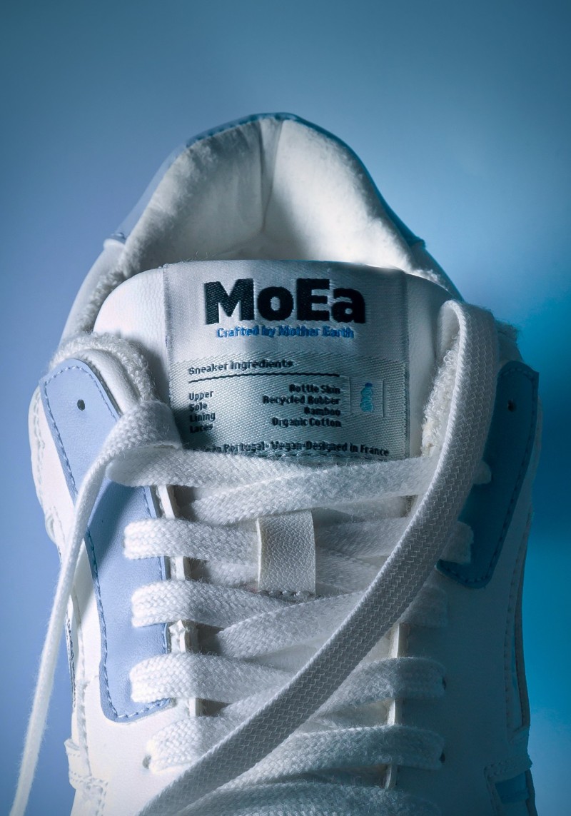 MoEa - Gen1 PET Bottle White & Sky Blue